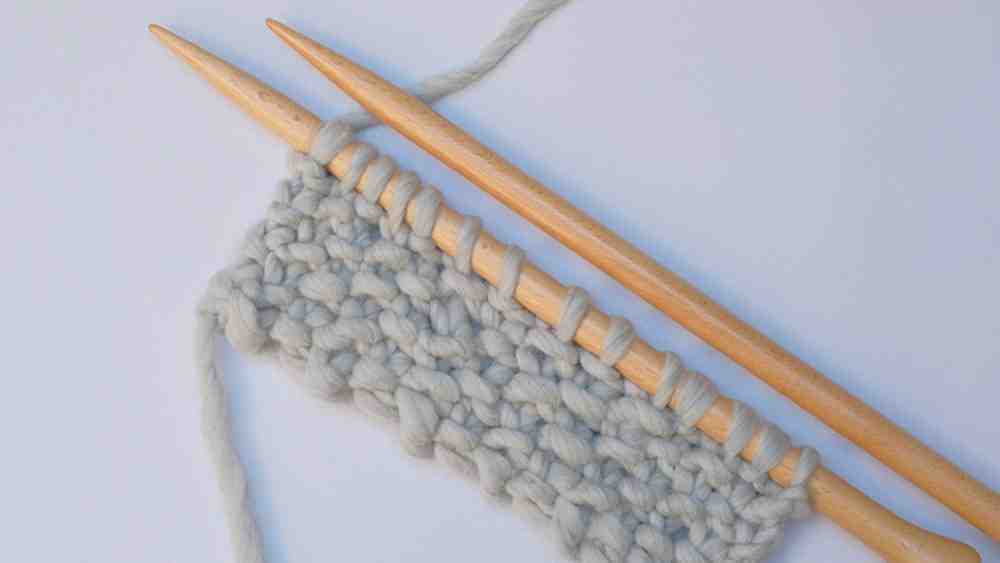 Comment commencer à tricoter avec des aiguilles?
