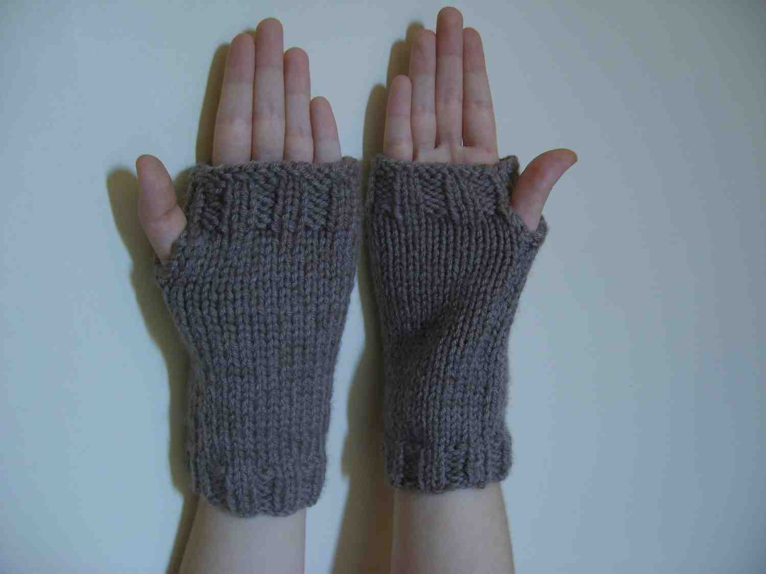 Comment tricoter des mitaines avec une capuche?