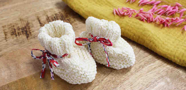 Comment tricoter des bottes bébé facilement?