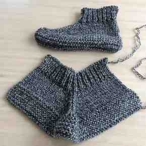Comment tricoter des chaussons avec des semelles?