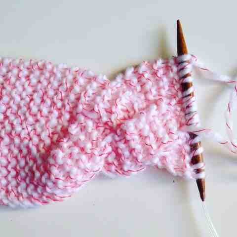 Comment tricoter un bandeau tressé?