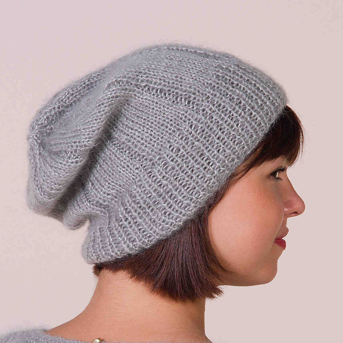 Comment tricoter un bonnet avec des aiguilles droites?
