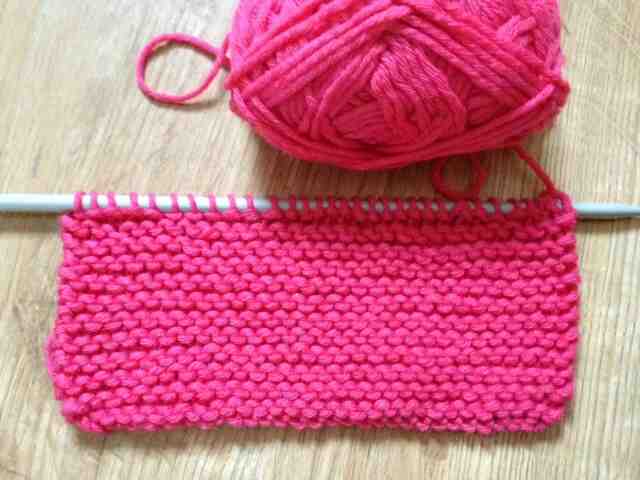 Comment tricoter un cache-cou pour bébé?